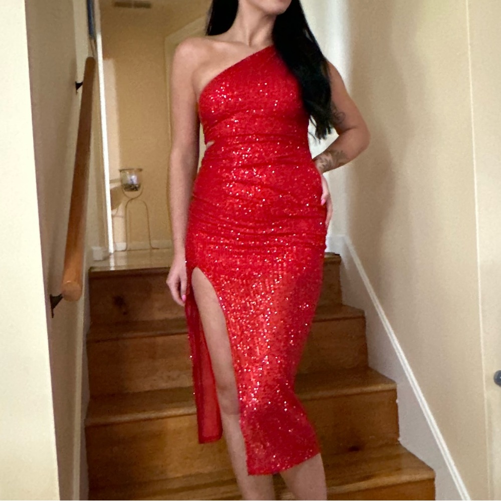 That’s So Fetch red sequin one shoulder slit midi dress